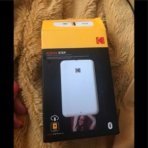 Kodak step instant mobile photo printer